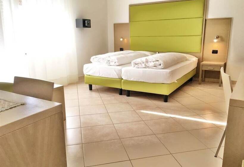 חדר סטנדרט לשלושה עם טרסה, Villa Franca