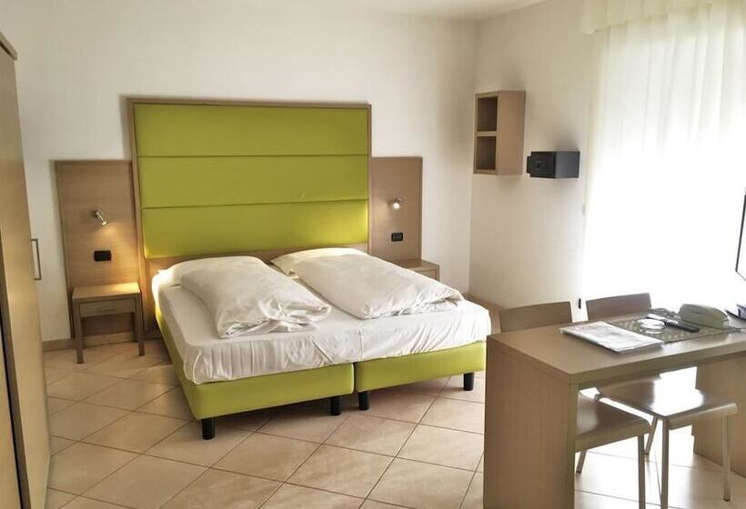 חדר סטנדרט לשלושה עם טרסה, Villa Franca