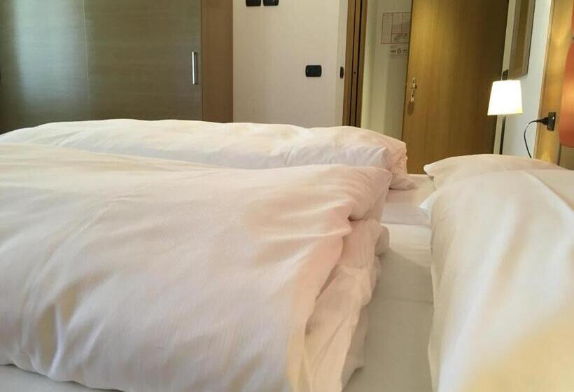 חדר אקונומי, Villa Franca