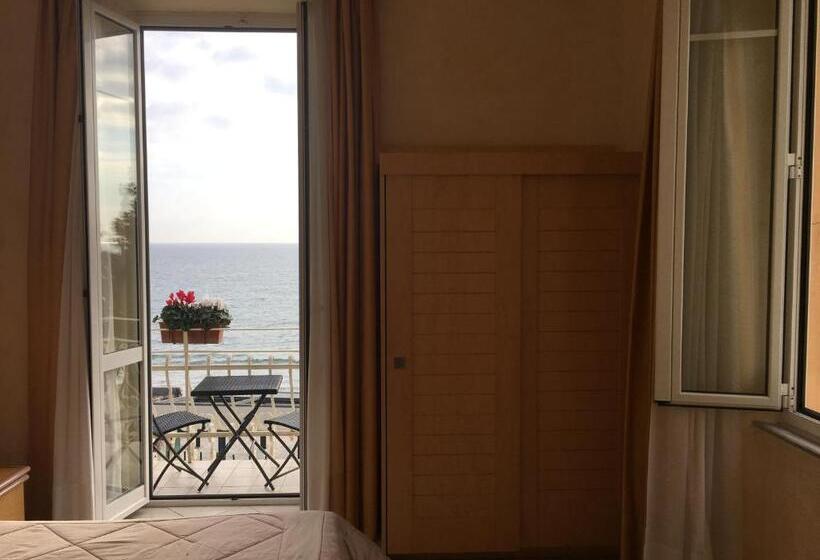 海景标准间带阳台, Villa Igea