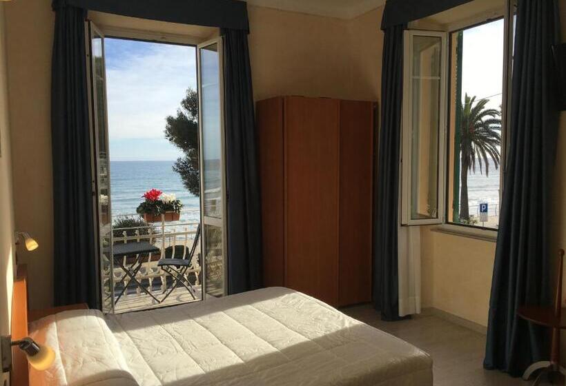 海景标准间带阳台, Villa Igea