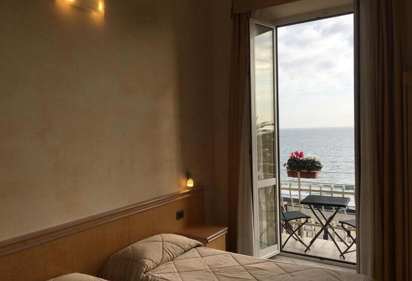 海景标准间带阳台, Villa Igea
