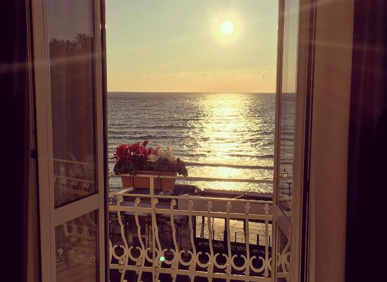 海景标准间带阳台, Villa Igea