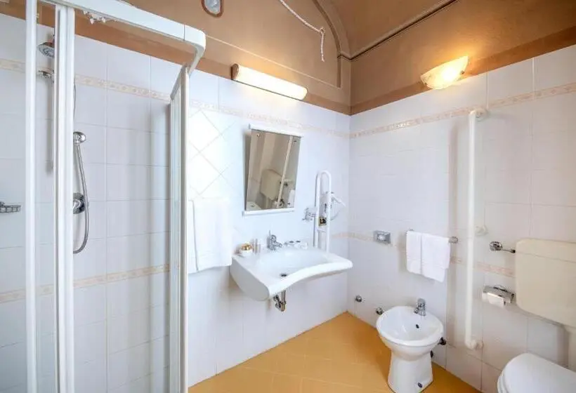Deluxe Kolmen Hengen Huone, Villa Liberty