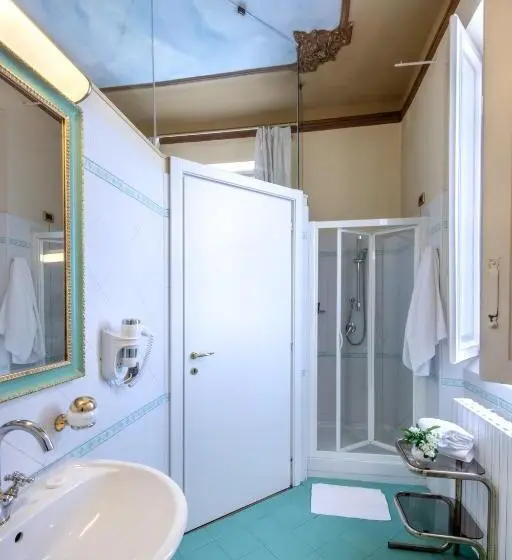 Deluxe Neljän Hengen Huone, Villa Liberty