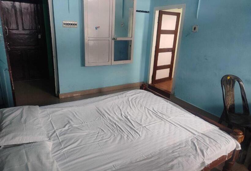 스탠다드 룸, Spot On Neela Tourist Home