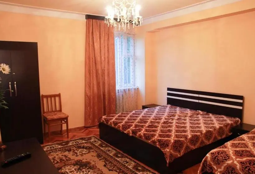 اتاق استاندارد سه نفره, Van Garden