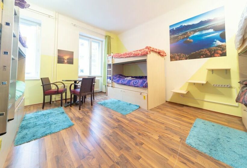 تختخواب در اتاق مشترک, Ana Hostel