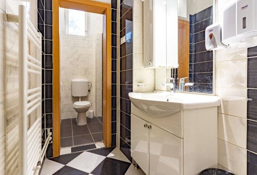 تختخواب در اتاق مشترک, Ana Hostel