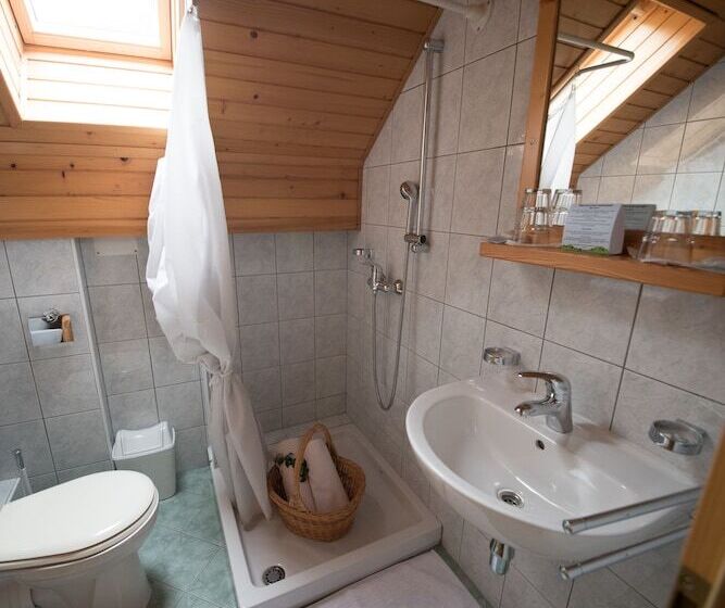 اتاق استاندارد سه نفره, Tourist Farm Pr Dovar