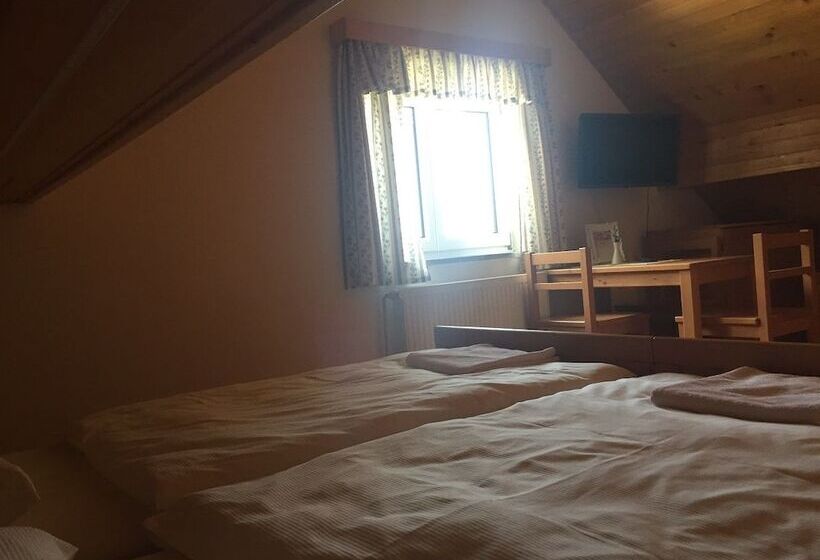 اتاق استاندارد سه نفره, Tourist Farm Pr Dovar