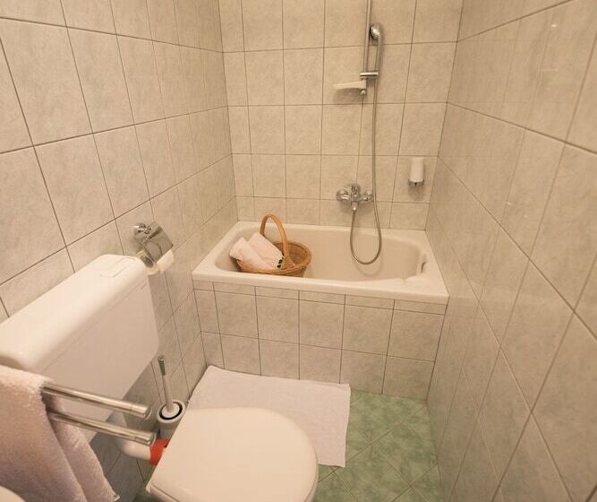 اتاق استاندارد سه نفره, Tourist Farm Pr Dovar