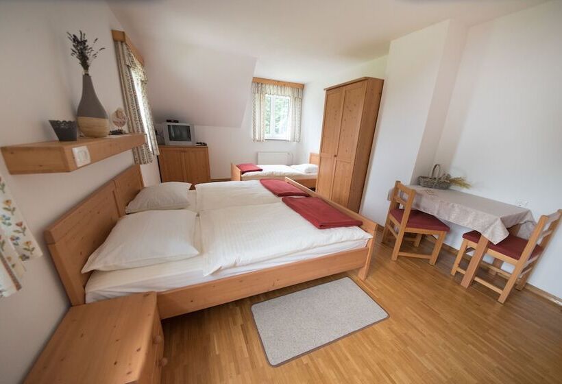 اتاق استاندارد سه نفره, Tourist Farm Pr Dovar