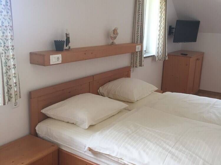 اتاق استاندارد سه نفره, Tourist Farm Pr Dovar