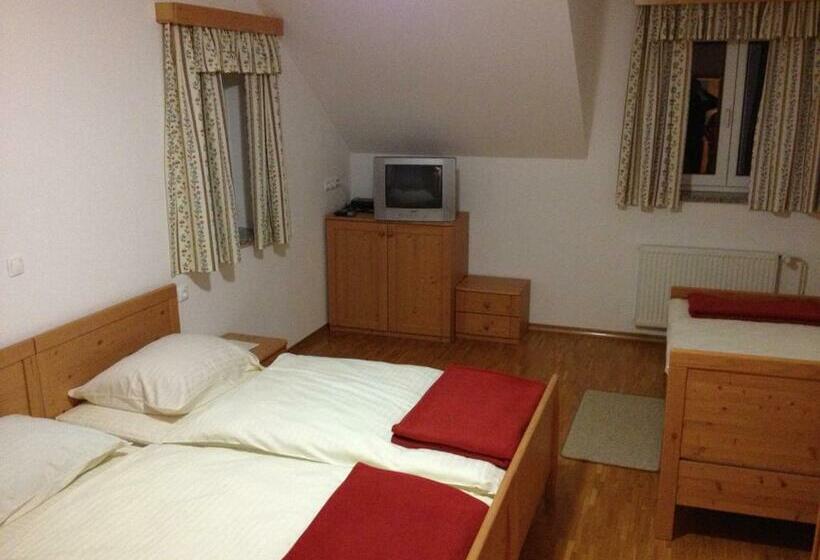 اتاق استاندارد سه نفره, Tourist Farm Pr Dovar