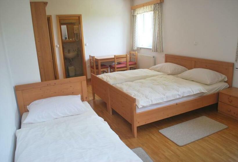 اتاق استاندارد سه نفره, Tourist Farm Pr Dovar