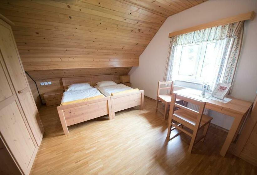 اتاق استاندارد سه نفره, Tourist Farm Pr Dovar