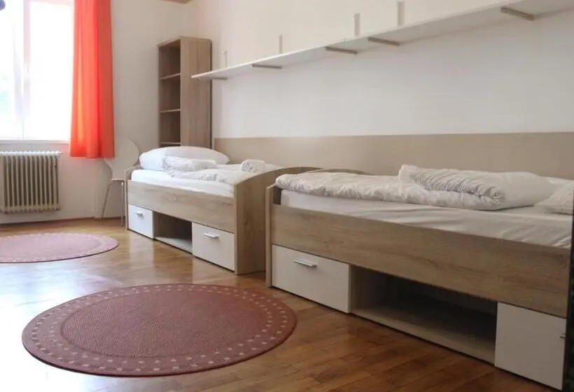 اتاق استاندارد با سرویس بهداشتی مشترک, C   Punkt Hostel