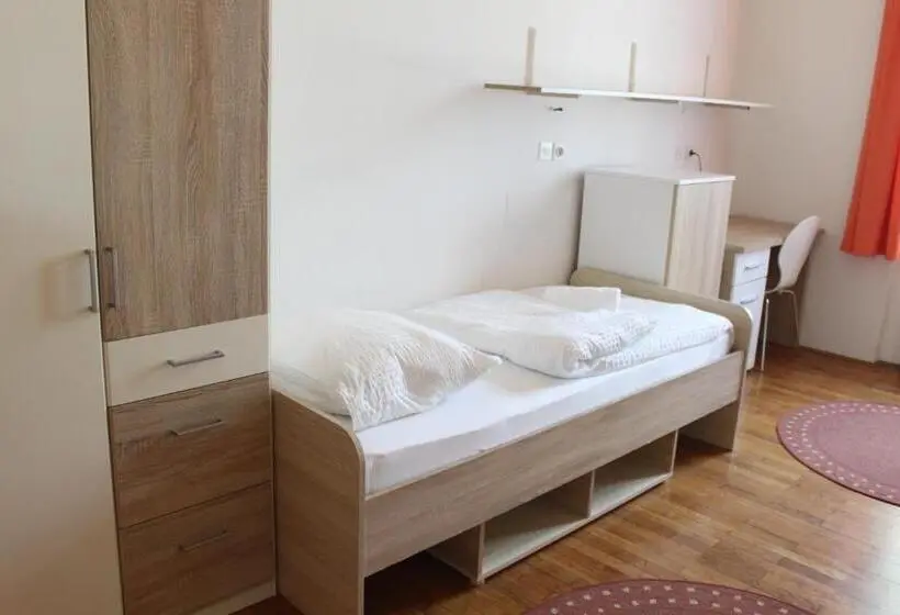 اتاق استاندارد چهارنفره با سرویس بهداشتی مشترک, C   Punkt Hostel