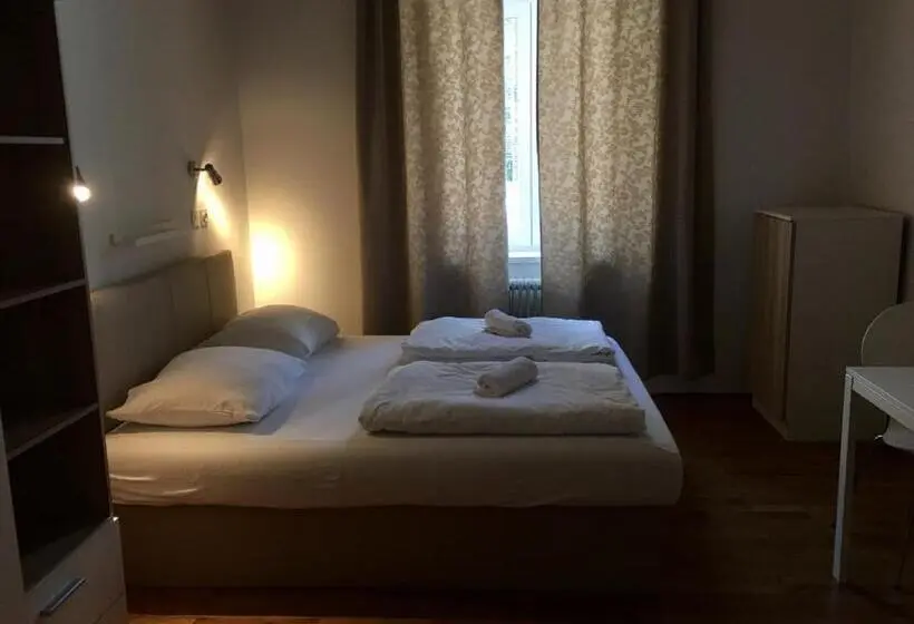 اتاق استاندارد, C   Punkt Hostel