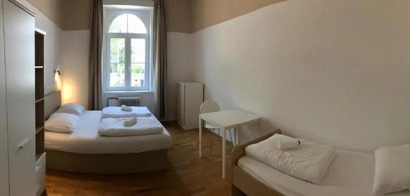 اتاق استاندارد, C   Punkt Hostel