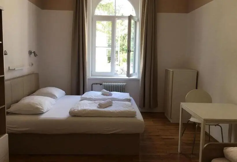 اتاق استاندارد, C   Punkt Hostel