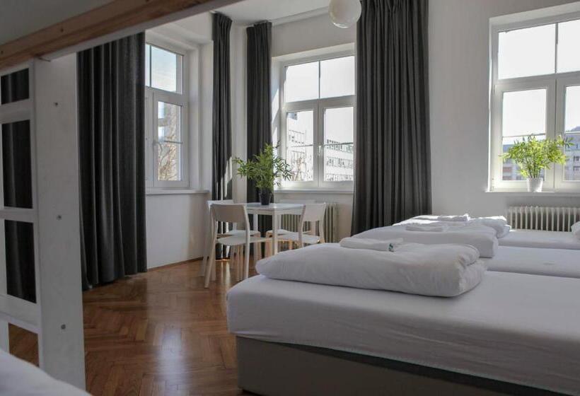 اتاق استاندارد با سرویس بهداشتی مشترک, C   Punkt Hostel