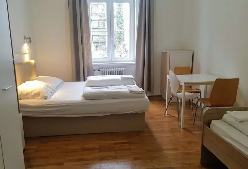 اتاق استاندارد, C   Punkt Hostel