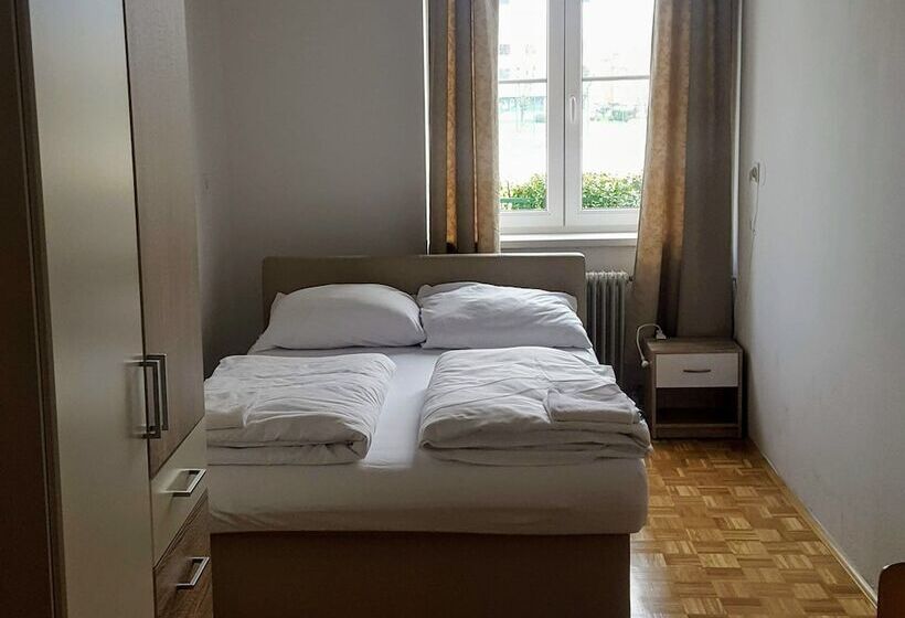 اتاق استاندارد یک تخته با سرویس بهداشتی مشترک, C Punkt Hostel