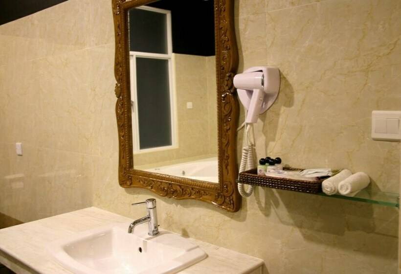 اتاق لوکس, Golden Guest Hotel Dawei
