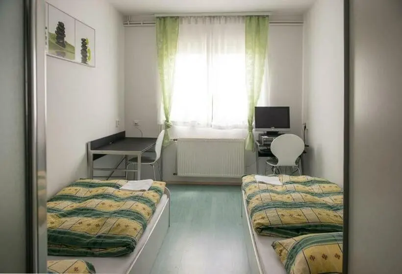 اتاق استاندارد, Hostel M