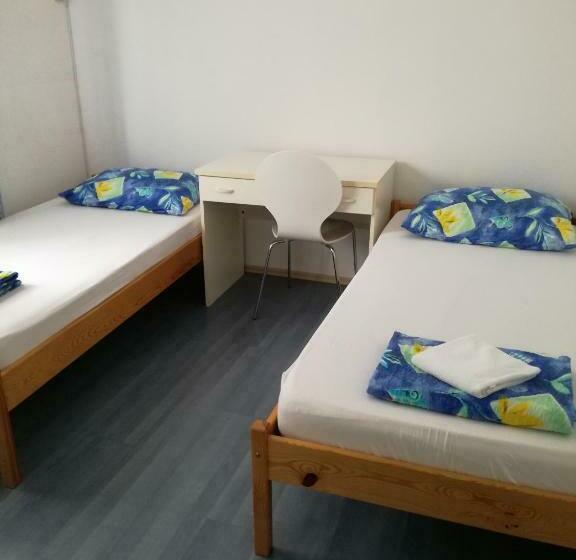 اتاق استاندارد چهار تخته, Hostel M