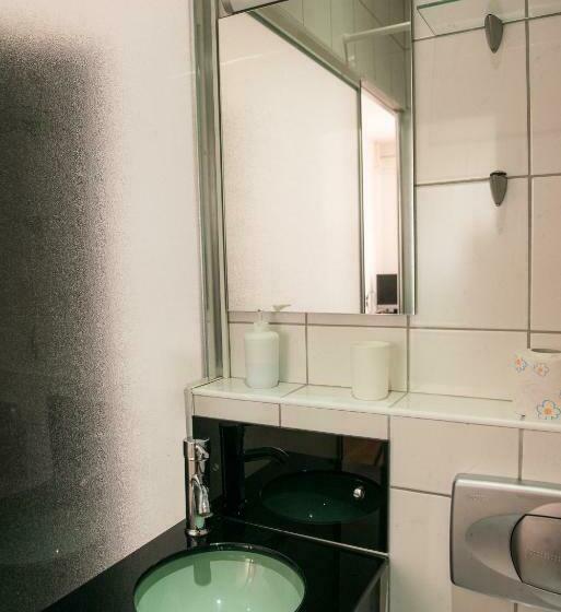 اتاق استاندارد یک نفره, Hostel M