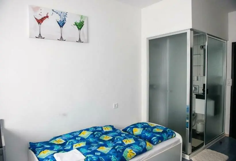 اتاق استاندارد یک نفره, Hostel M