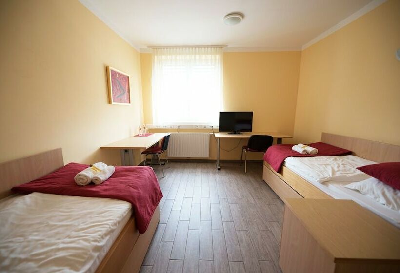 اتاق استاندارد, Hostel M