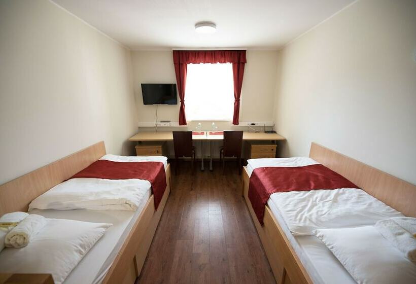 اتاق استاندارد, Hostel M