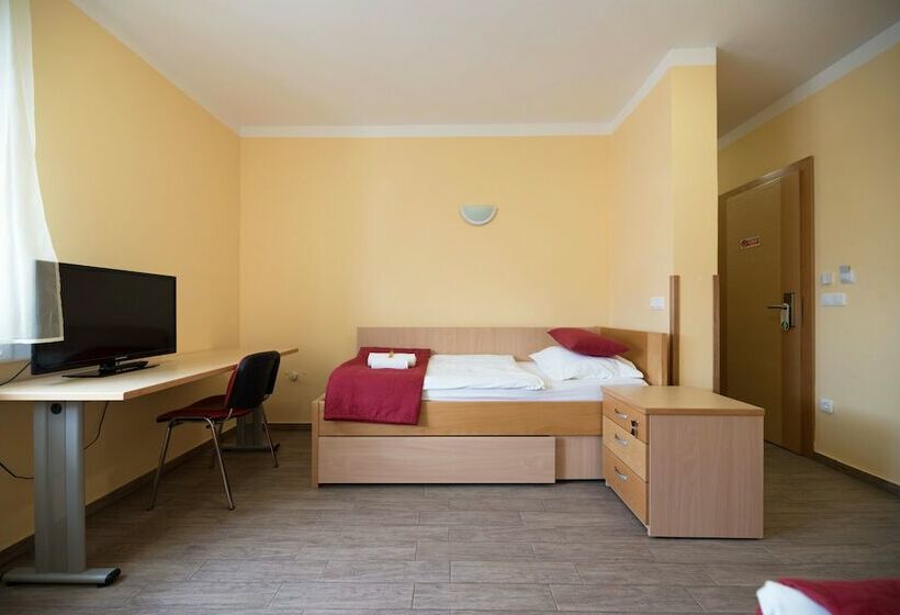 اتاق استاندارد, Hostel M