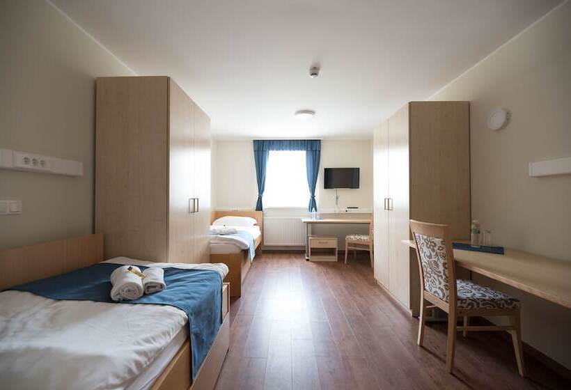 اتاق استاندارد, Hostel M