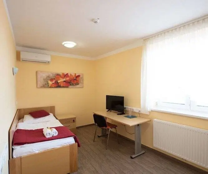 اتاق استاندارد یک نفره, Hostel M