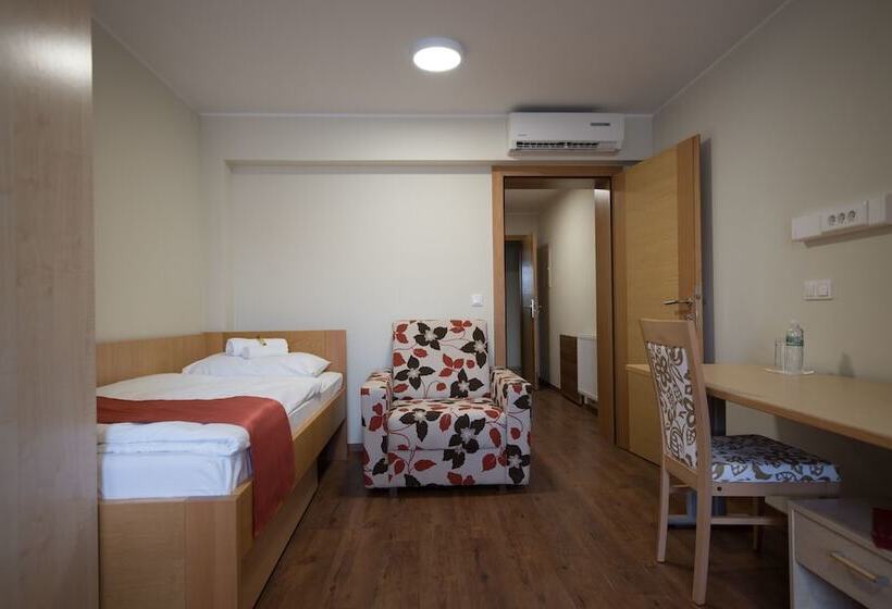 اتاق استاندارد یک نفره, Hostel M