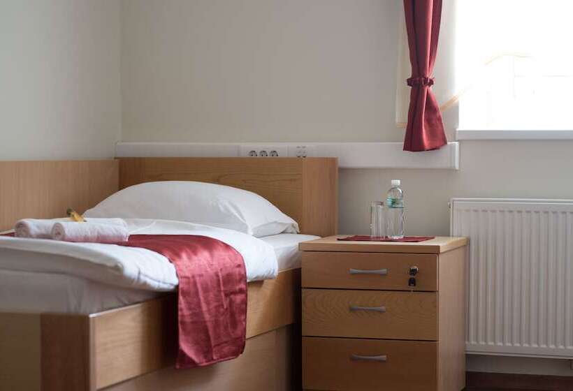 اتاق استاندارد یک نفره, Hostel M