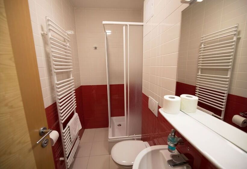 اتاق استاندارد یک نفره, Hostel M