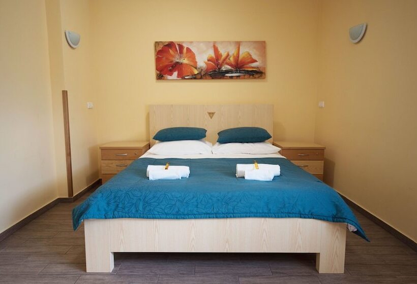 اتاق استاندارد, Hostel M