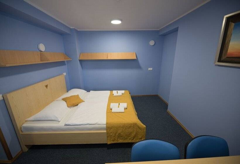 اتاق استاندارد, Hostel M