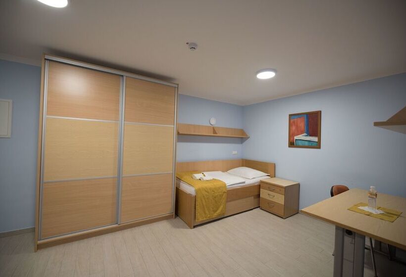 اتاق استاندارد, Hostel M