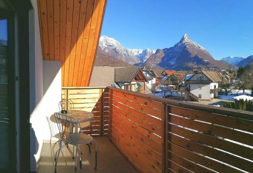 اتاق استاندارد با سرویس بهداشتی مشترک, Hostel Soča Rocks