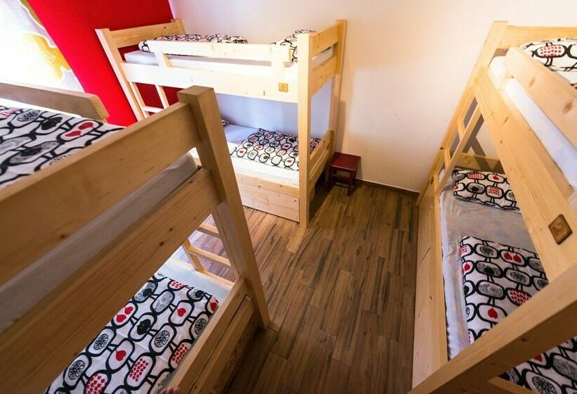 تختخواب در اتاق مشترک, Hostel Soča Rocks
