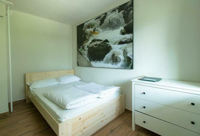 اتاق استاندارد با سرویس بهداشتی مشترک, Hostel Soča Rocks