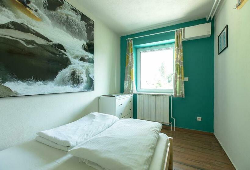 اتاق استاندارد با سرویس بهداشتی مشترک, Hostel Soča Rocks