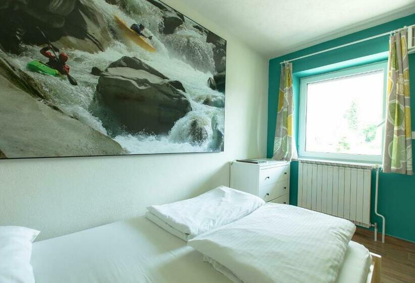 اتاق استاندارد با سرویس بهداشتی مشترک, Hostel Soča Rocks